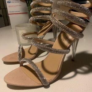 BRAND NEW * Shoe Dazzle Heels